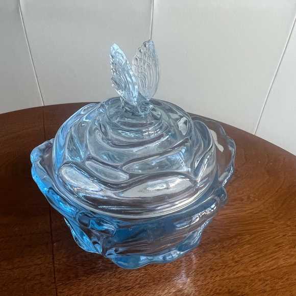 Glass rose and butterfly jewelry box - Picture 8 of 11
